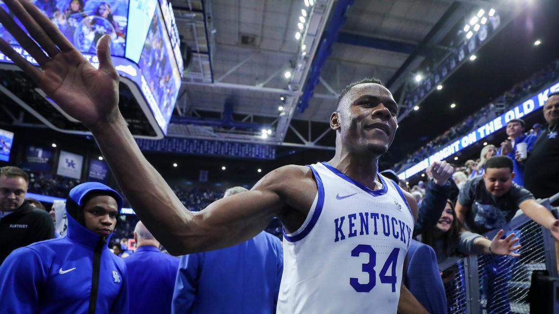 Oscar Tshiebwe is the first Kentucky player to score 1,000 points in more than a decade