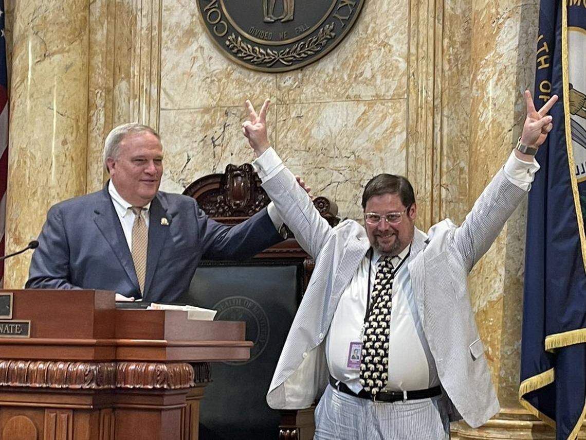 Senate President Robert Stivers, left, and Sen. Phillip Wheeler in the Senate on Thursday.