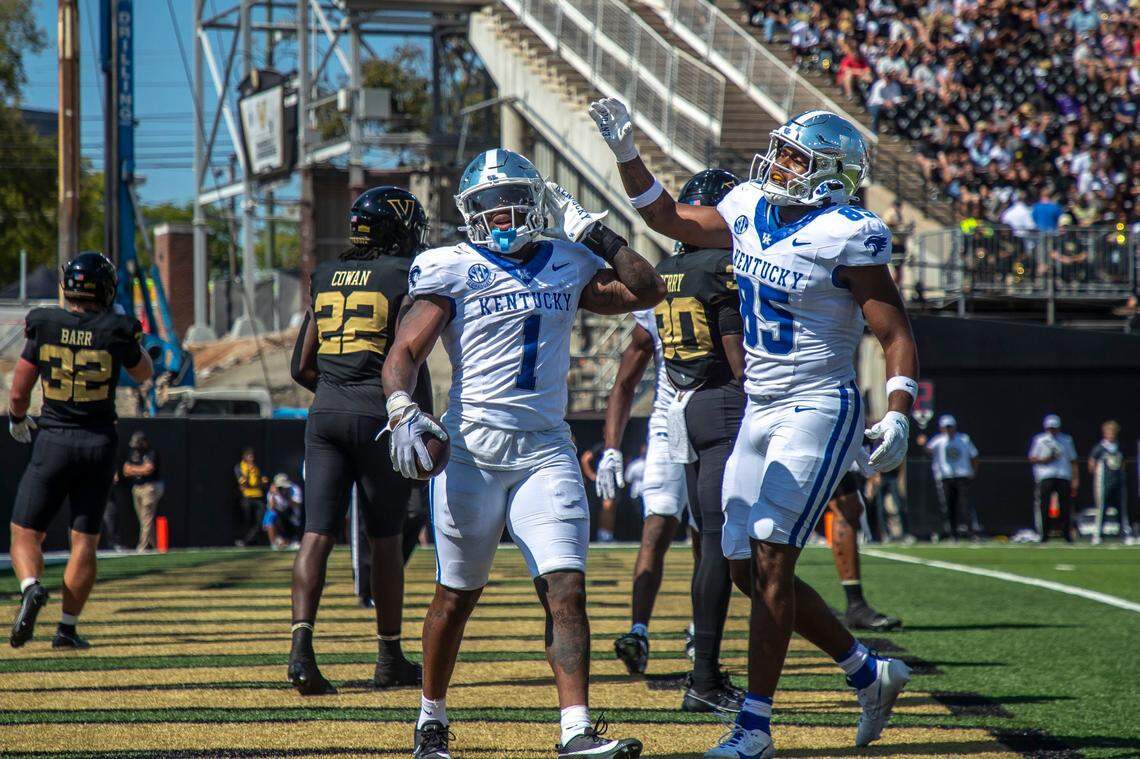 Ray Davis (1) joined Kentucky as a graduate transfer this season after playing previously at Vanderbilt and Temple.