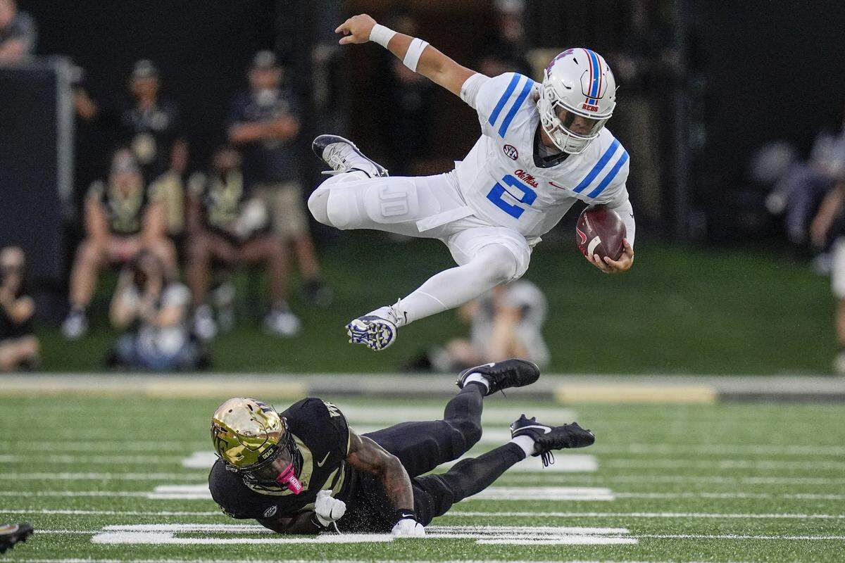 Mississippi quarterback Jaxson Dart (2) entered play in Week 4 of the college football season as the second choice to win the 2024 Heisman Trophy, according to BetMGM.com