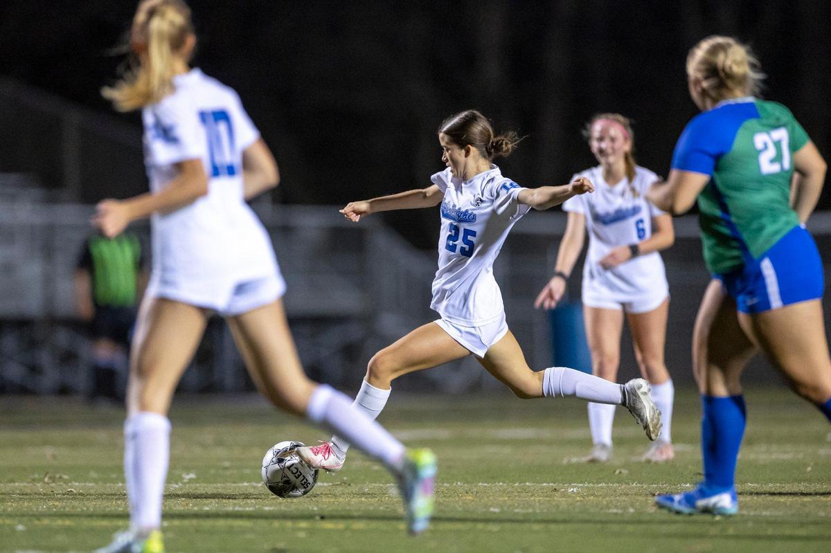 Lexington Catholic’s Sara-Kate Barnes (25) prepares to fire a shot against North Laurel during Wednesday night’s state semifinals.