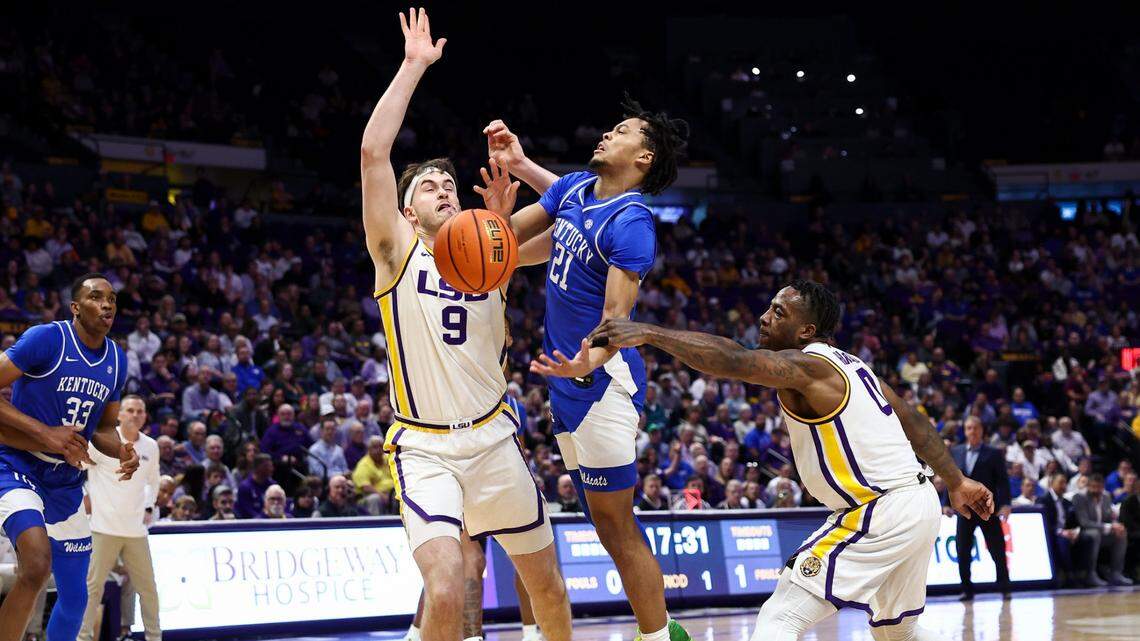 Kentucky basketball blows big second-half lead, suffers buzzer-beating SEC loss at LSU
