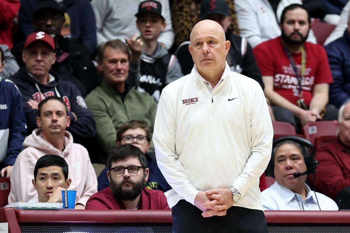Herb Sendek, an assistant coach at Kentucky from 1989 through 1993, will coach Santa Clara against the Wildcats in the 2026 NCAA Tournament Midwest Region round of 64.