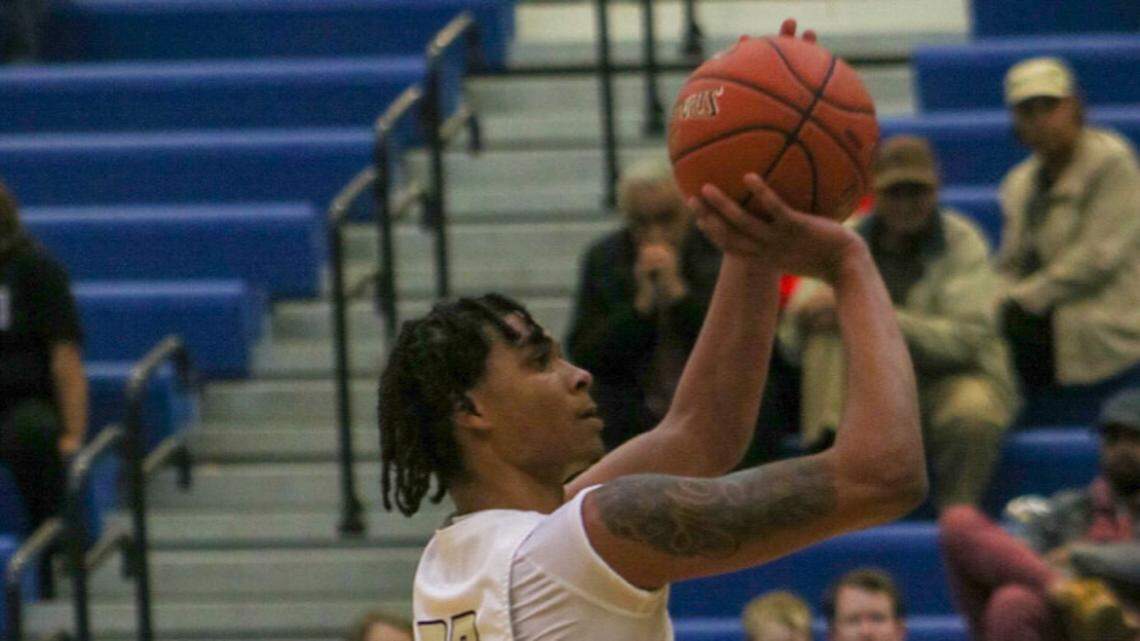 His shoulders required surgery, but Male star still carried Bulldogs back to Sweet 16