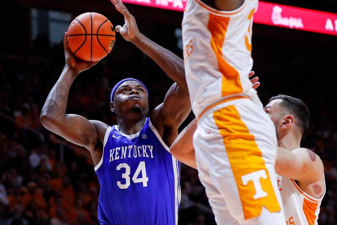 Kentucky forward Oscar Tshiebwe (34) drives to the basket against Tennessee during Saturday’s game at Thompson-Boling Arena in Knoxville.