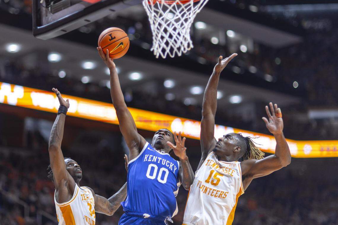 Kentucky’s Otega Oweh (00) drives between Tennessee’s Felix Okpara (34) and Jahmai Mashack (15) during UK’s win in Knoxville on Jan. 28. Kentucky won both of the regular-season games this season against Tennessee.