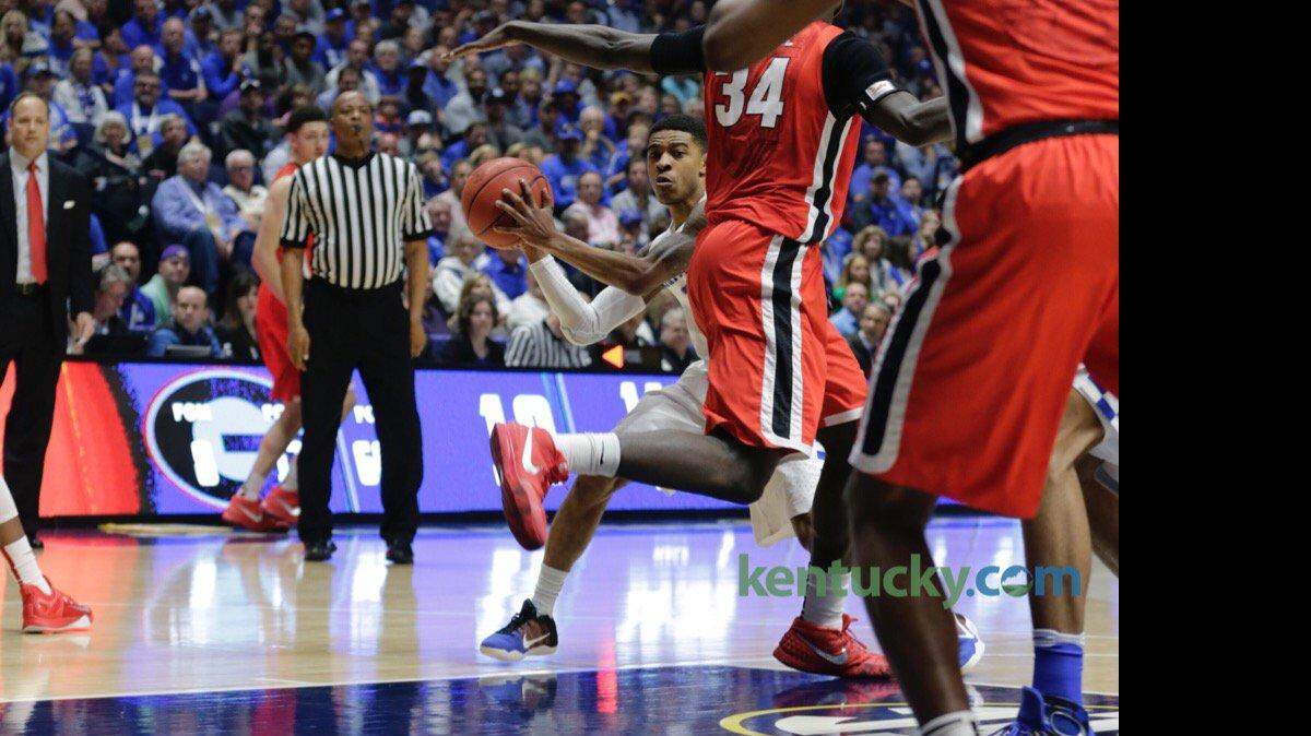 Tyler Ulis looked to pass during the first half against Georgia in the 2016 SEC Tournament.