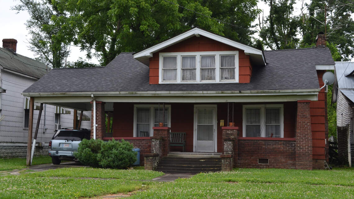 Do you have a special ‘old Kentucky home’ of any size? Authors want to hear from you.