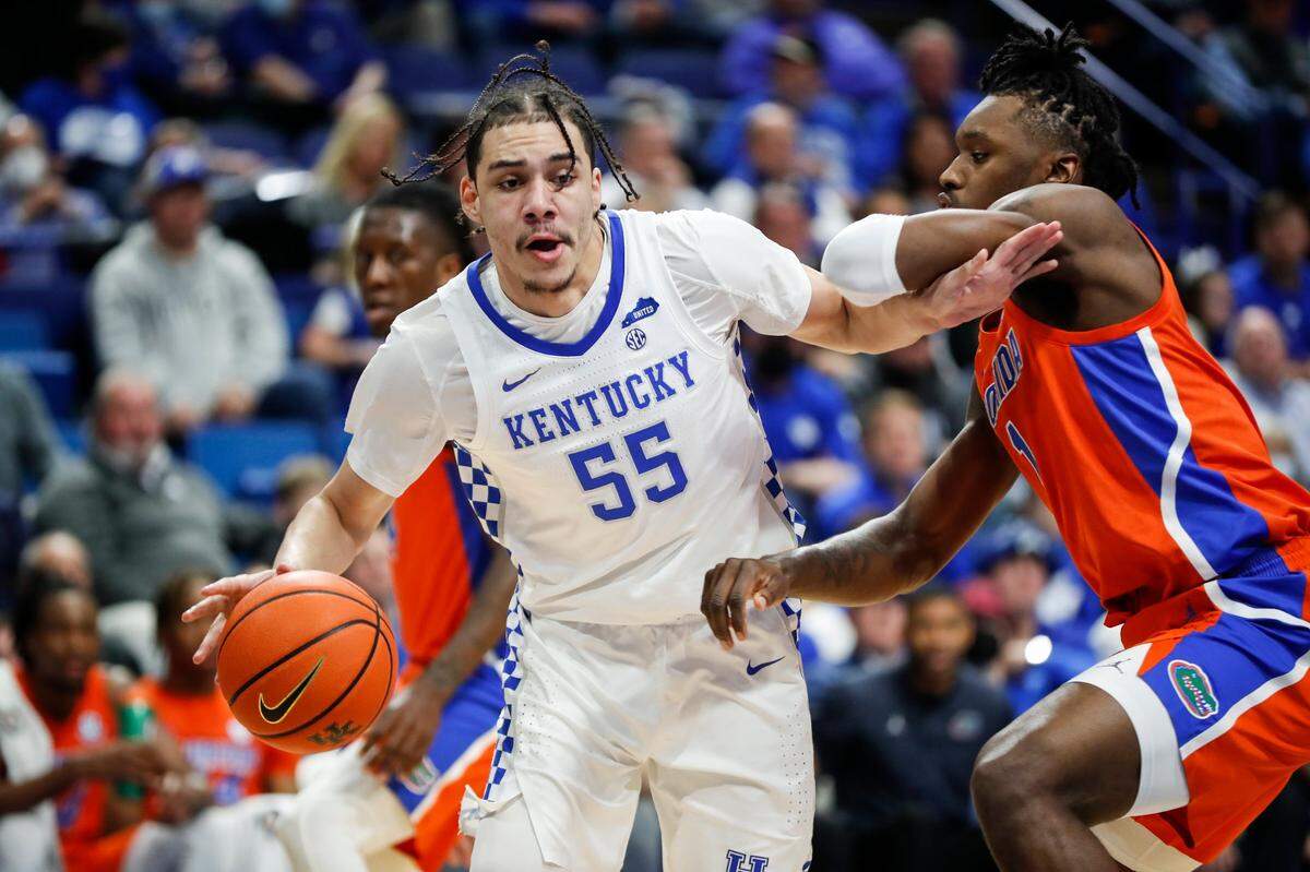 Kentucky’s Lance Ware (55) drives to the basket past Florida’s CJ Felder (1) during Saturday’s game at Rupp Arena.