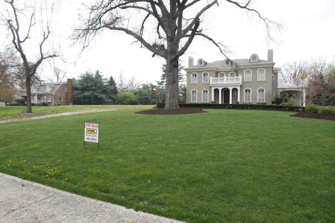 The house at 1732 Richmond Rd. in Lexington, Ky., Thursday, April, 16, 2009. Apparently, new UK basketball coach John Calipari has purchased this house and the vacant lot on the left. Photo by Charles Bertram | Staff