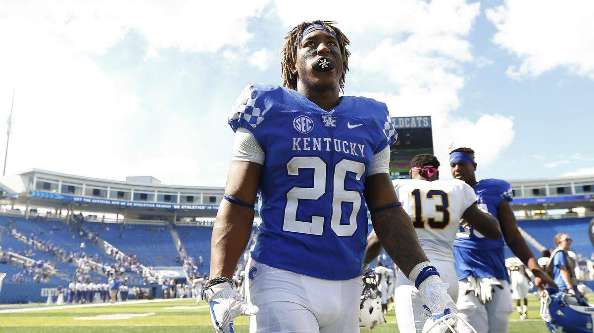 Kentucky running back Benny Snell Jr. left the field following a 48-10 win over Murray State on Saturday. Snell sported the mouth piece he wore in the game by Battle Sports Science. The pinwheel incorporated into the design spins when he breathes through it.