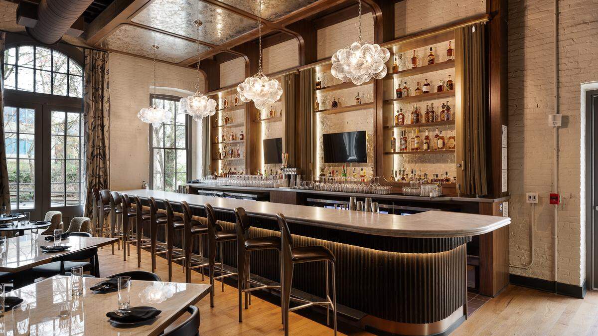 Delegate Hotel bar