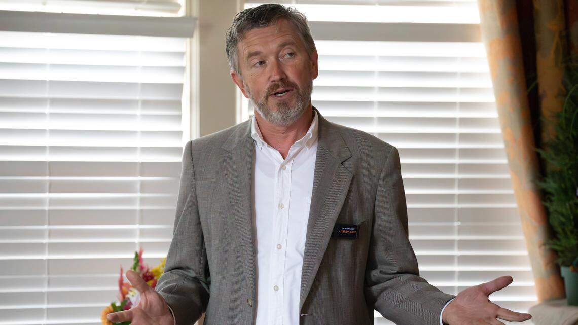 KY Politics Insider: Massie’s endorsement theory & Barr’s ‘not a sin to be white’ ad