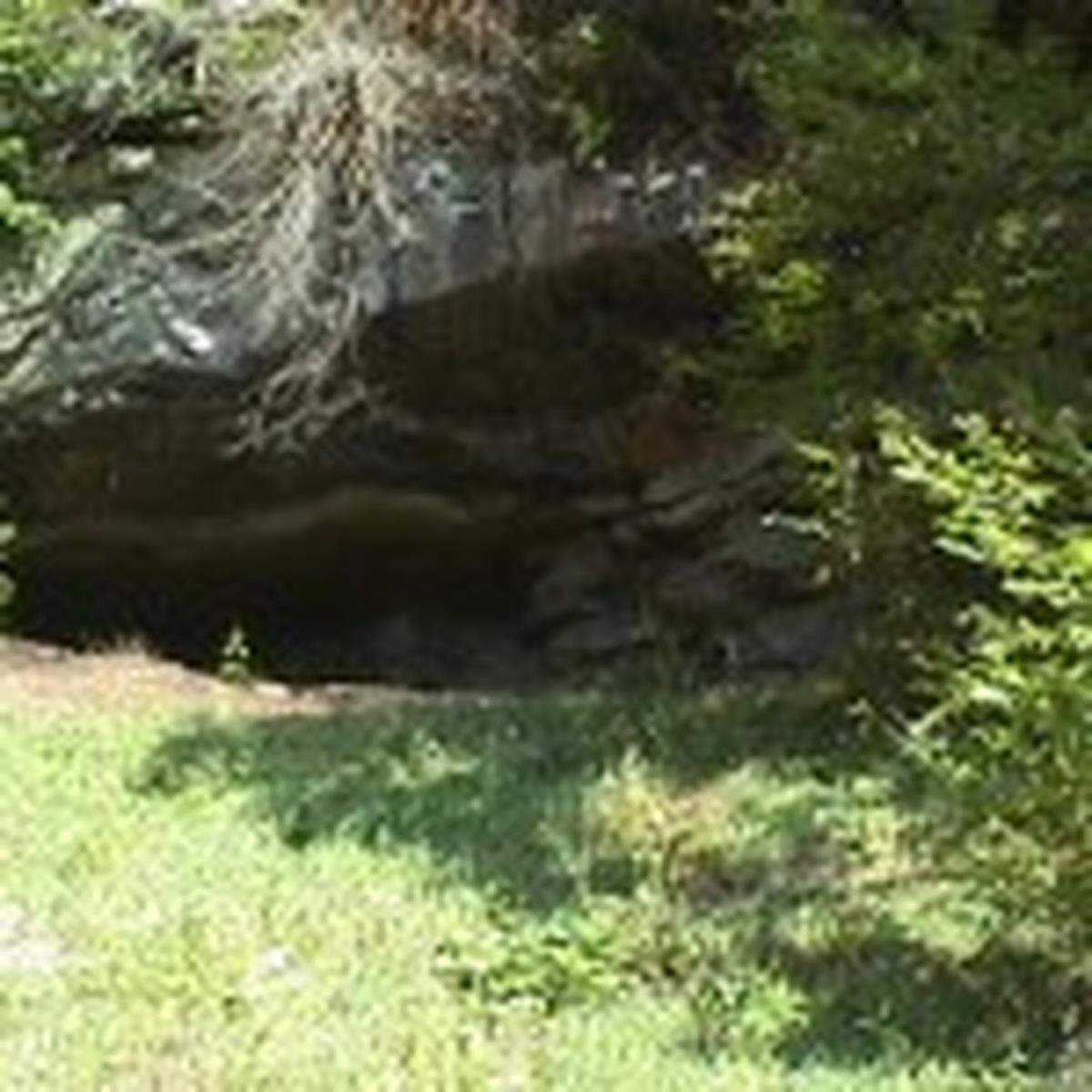 The rock overhang at Pine Mountain Settlement School held Native American remains. (Credit: Pine Mountain Settlement School Archive.)
