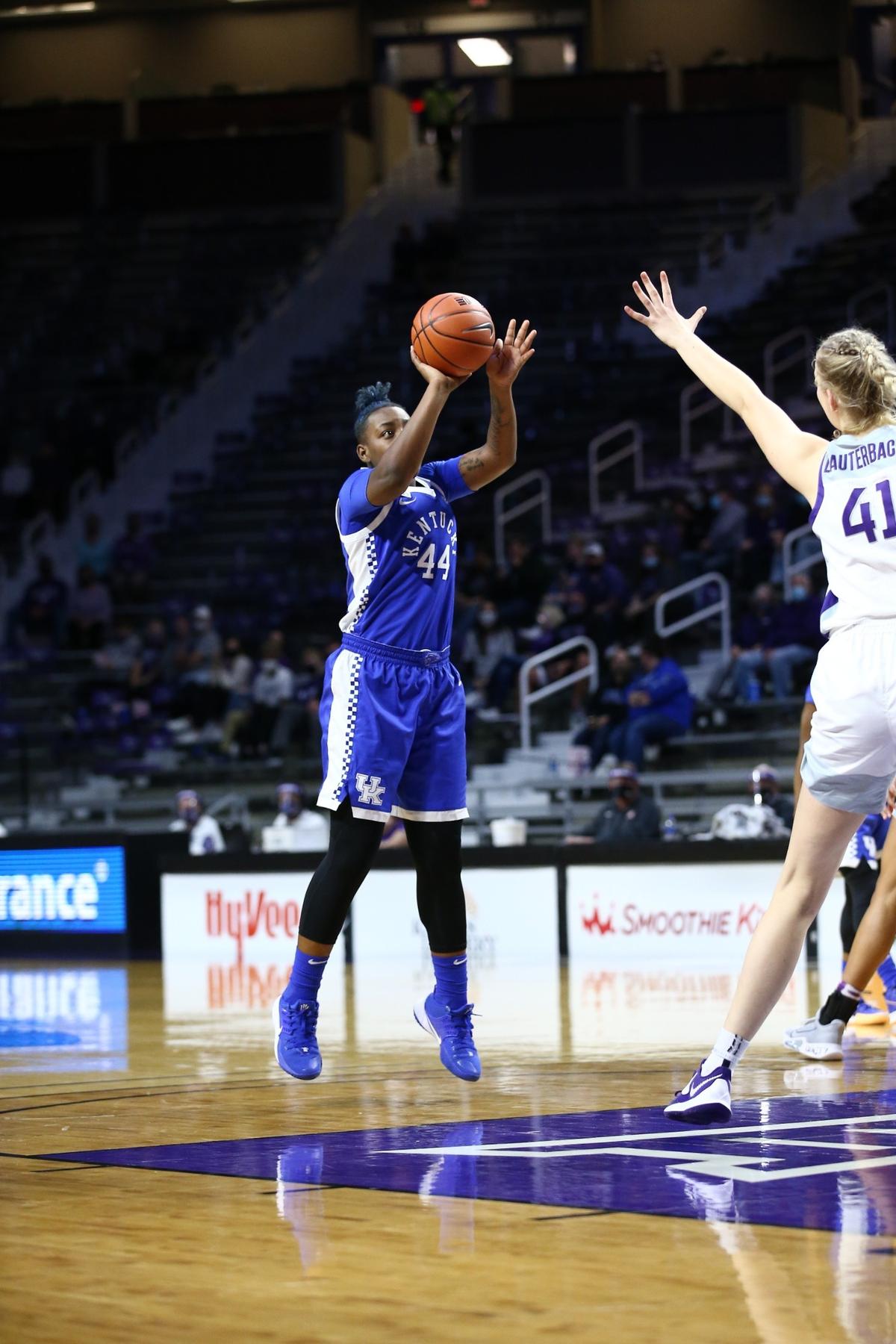 Kentucky’s Dre’una Edwards (44) had her second straight double-double with 16 points and 12 rebounds as the 11th-ranked Wildcats defeated Kansas State, 60-49, in Manhattan, Kan., on Thursday.