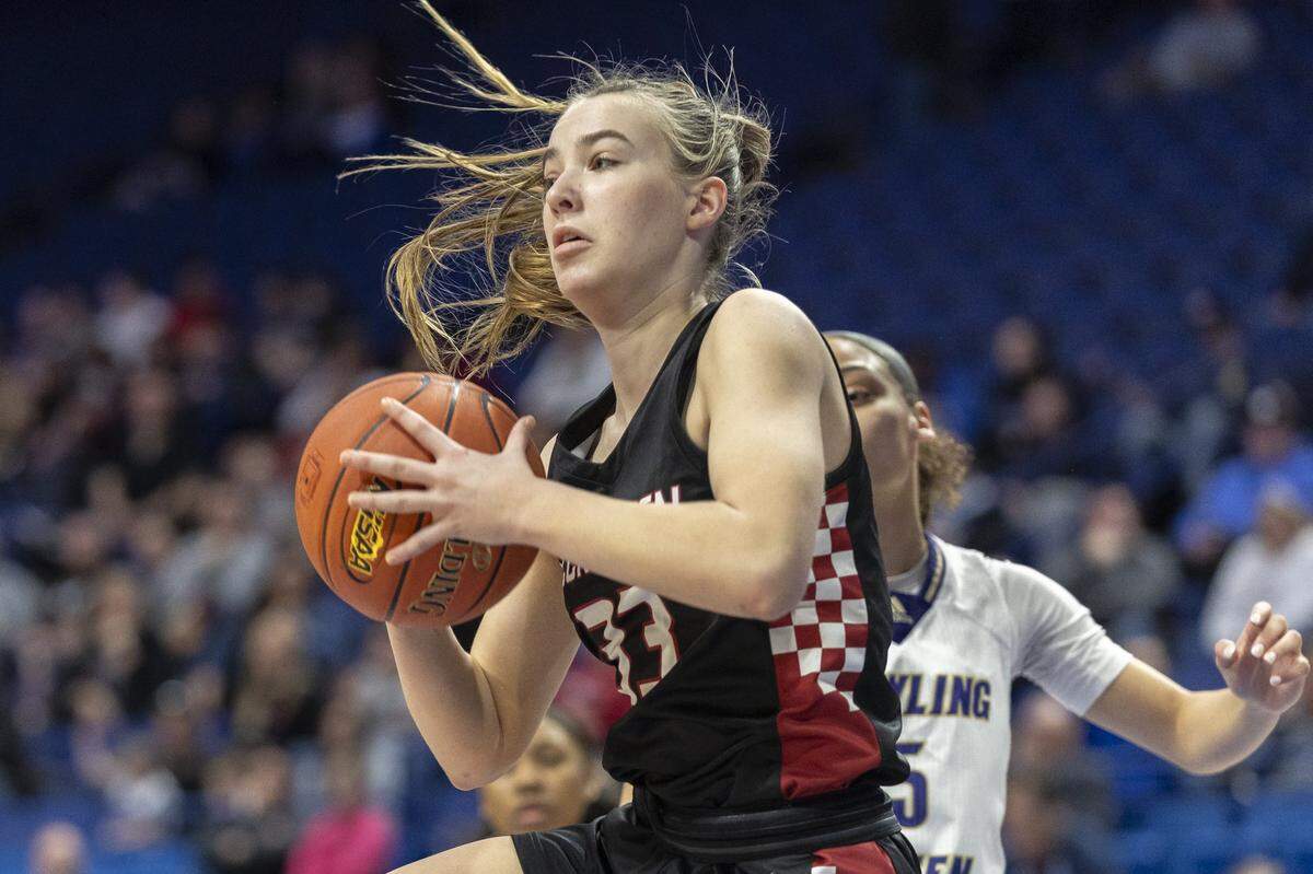 McCracken County’s Mikee Buchanan (33) played the entire game and finished with 15 points, eight rebounds and two assists.