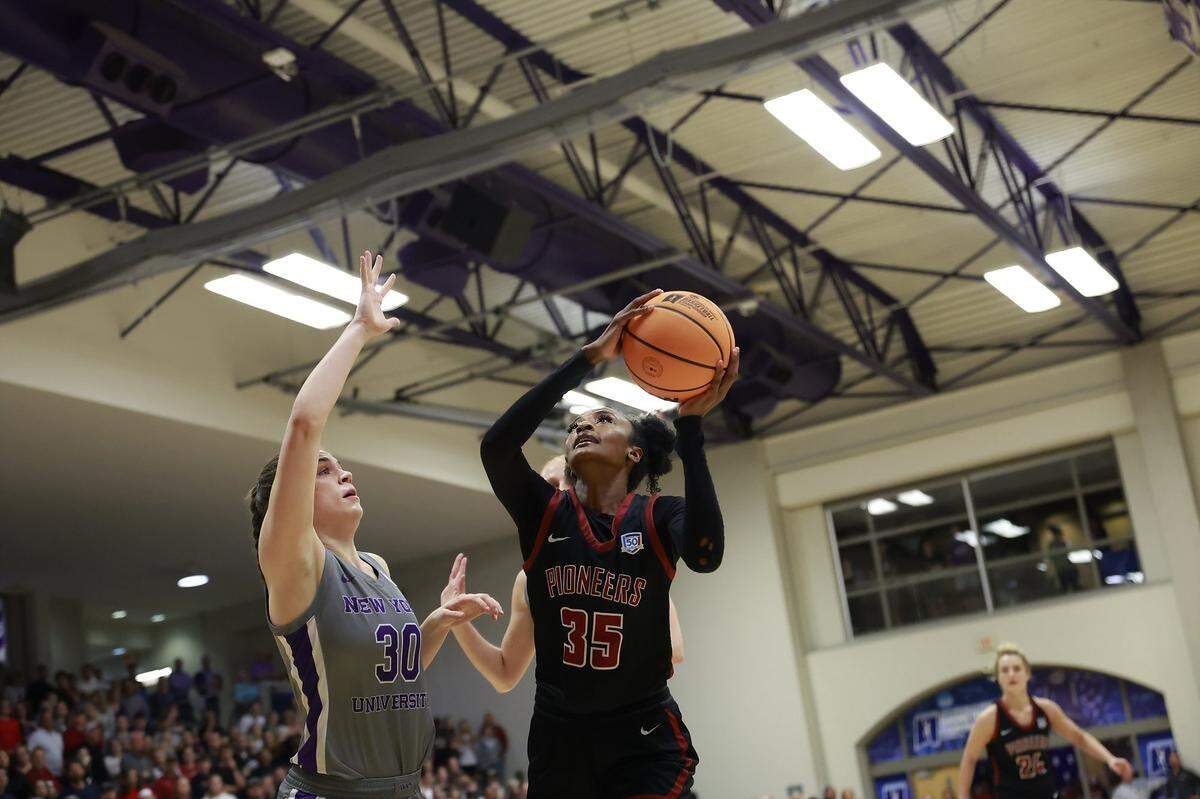 Dasia Thornton (35) led Transylvania with 18 points but was the only Pioneer to score in double figures on a night when Transy shot 34.8 percent and scored a season-low 42 points.