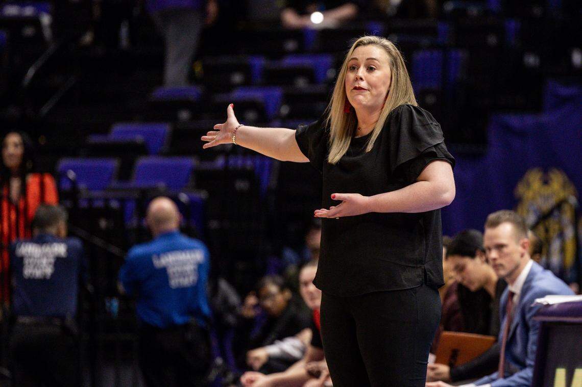 UNLV head coach Lindy La Rocque was previously a player and assistant coach at Stanford under Tara VanDerveer, college basketball’s all-time winningest coach.