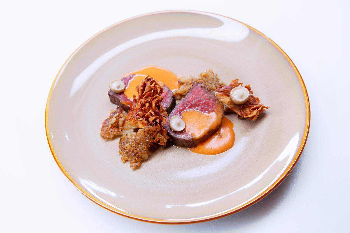 Sara’s final course: She skipped dessert, opting for a rib-eye with Carolina gold “dirty rice” she’d brought from home, with mushrooms. The judges declared it a “mic drop” dish.