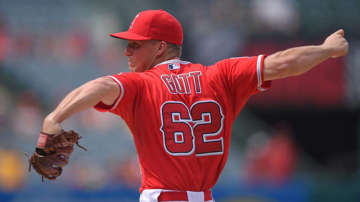 Rookie Trevor Gott pitched a perfect 10th inning and earned his first major league victory in the Angels' 3-2 win against the Mariners on Sunday, June 28, 2015. By Matt Brown. 2015 Â© Angels Baseball LP. All Rights Reserved