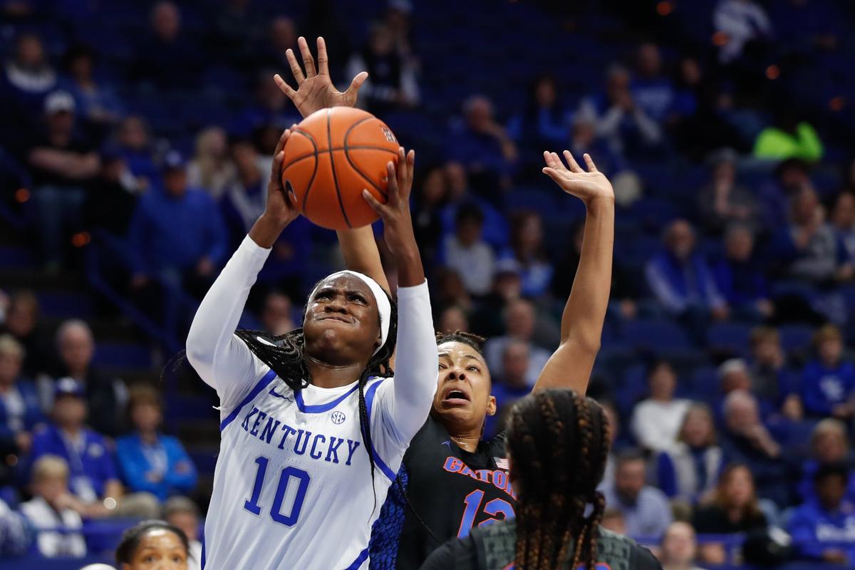Kentucky star Rhyne Howard (10) hopes to finish more effectively through contact at the rim as a sophomore in 2019-20.