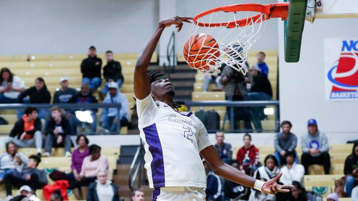 Aaron Bradshaw was a top-10 national recruit in the 2023 class while playing for Camden (N.J.) High School last season.