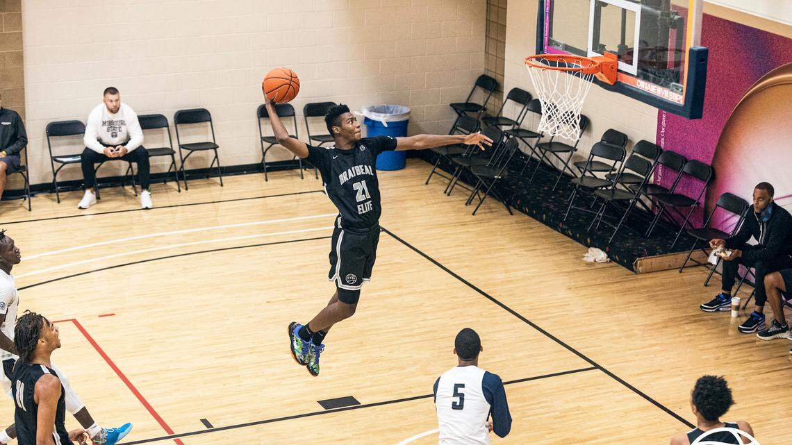Brandon Miller has emerged as a possible top-10 basketball recruit in the 2022 class. He visited UK in June.