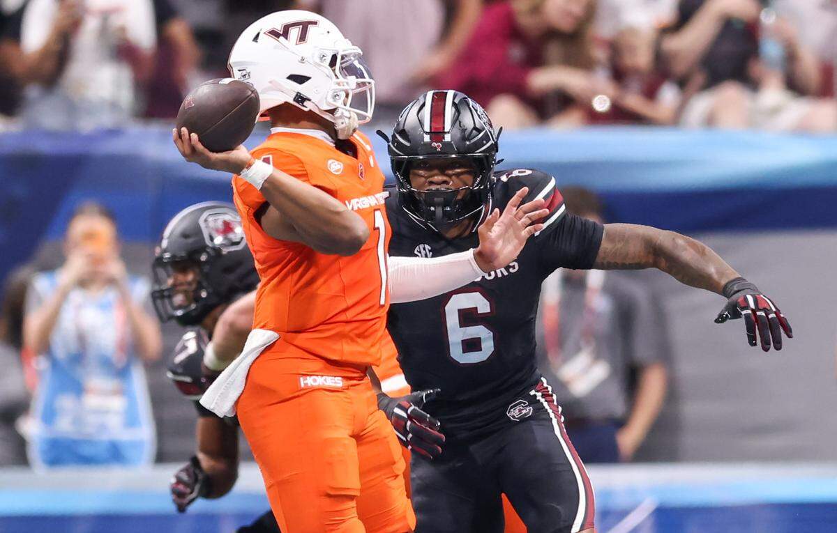 South Carolina edge Dylan Stewart (6) pressured Virginia Tech quarterback Kyron Drones (1) during the Gamecocks’ 24-11 win over Virginia Tech in the season opener.