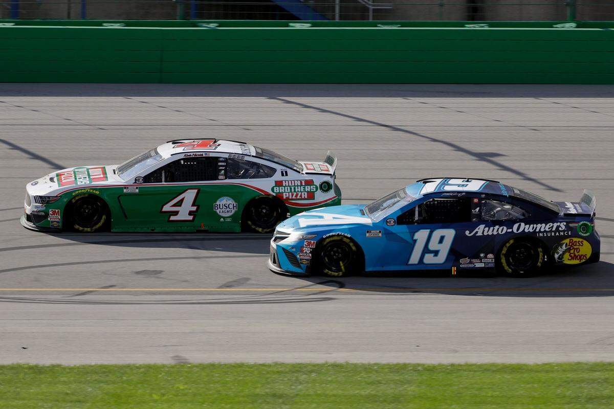 Martin Truex Jr. (19) raced Kevin Harvick (4) during Sunday’s Quaker State 400 Presented by Walmart at Kentucky Speedway. Truex Jr. went on to finish second, Harvick fourth.