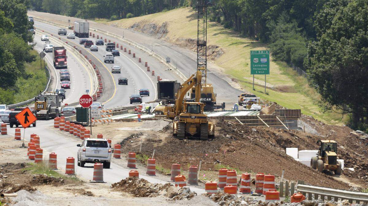A road-widening project along New Circle Road near Versailles Road began in early December and is scheduled to run through Sept. 30, 2016.