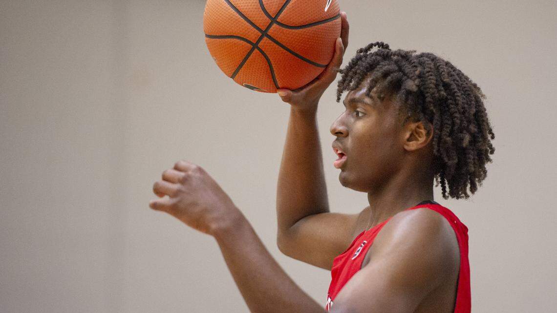 Five-star point guard Tyrese Maxey plays for Houston Hoops on the Nike EYBL circuit.