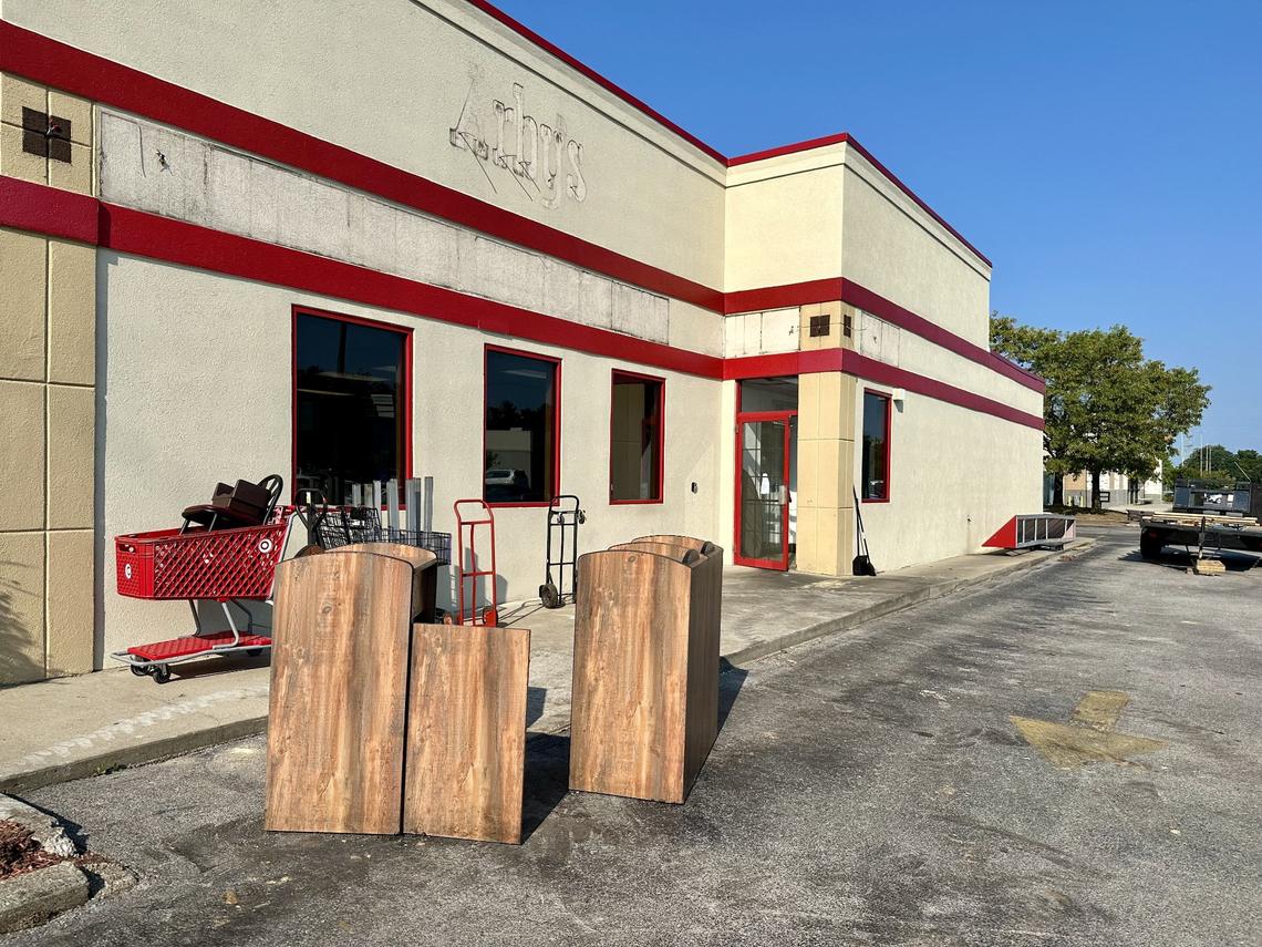 Workers with Whittaker Enterprises take down signage and removed furnishings at the Arby’s restaurant at 3261 Nicholasville Rd. Monday, Aug. 5, 2024 in Lexington, Ky. The fast-food restaurant opened at the high-profile intersection of Nicholasville and Reynolds Road in 1980.