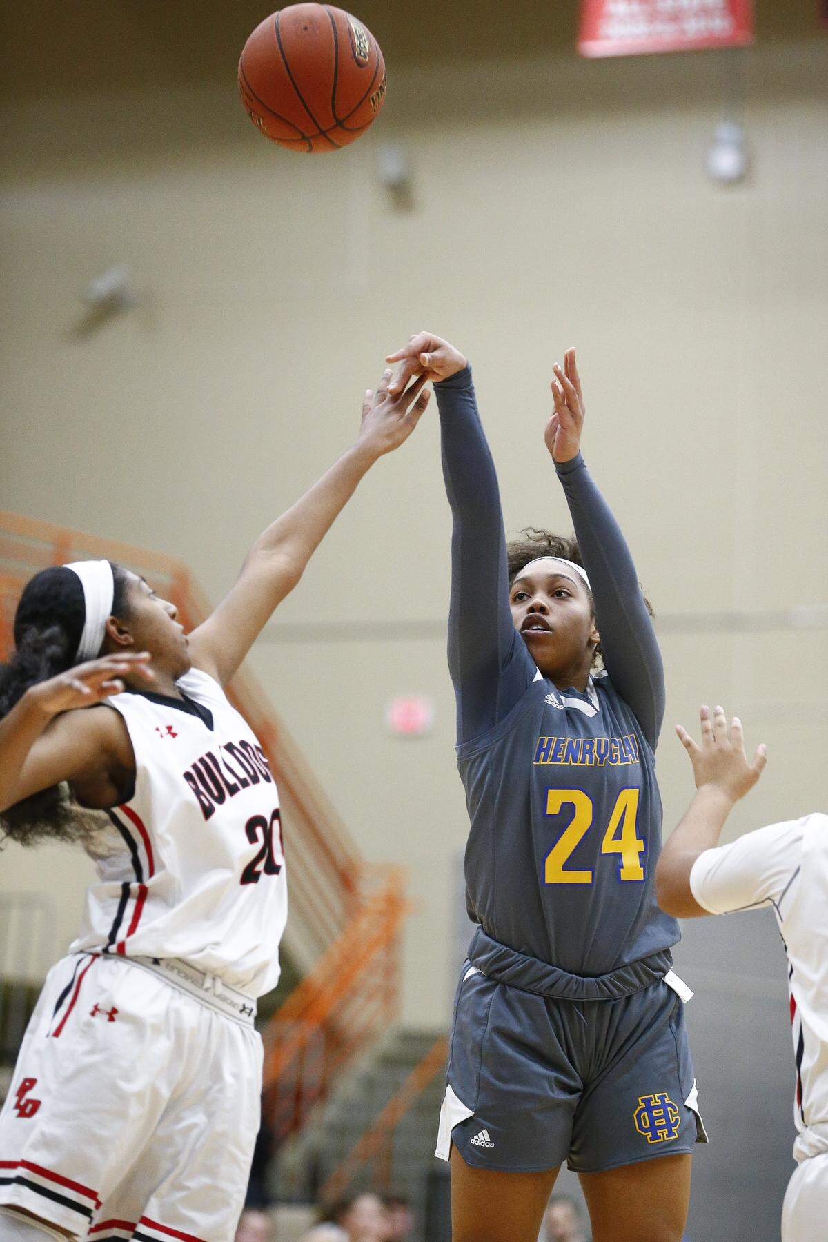 Henry Clay’s Kiya Thompson (24) shot past Paul Laurence Dunbar’s Cheyenne Fullwood (20) during their game Thursday at Dunbar. Henry Clay won 58-51.