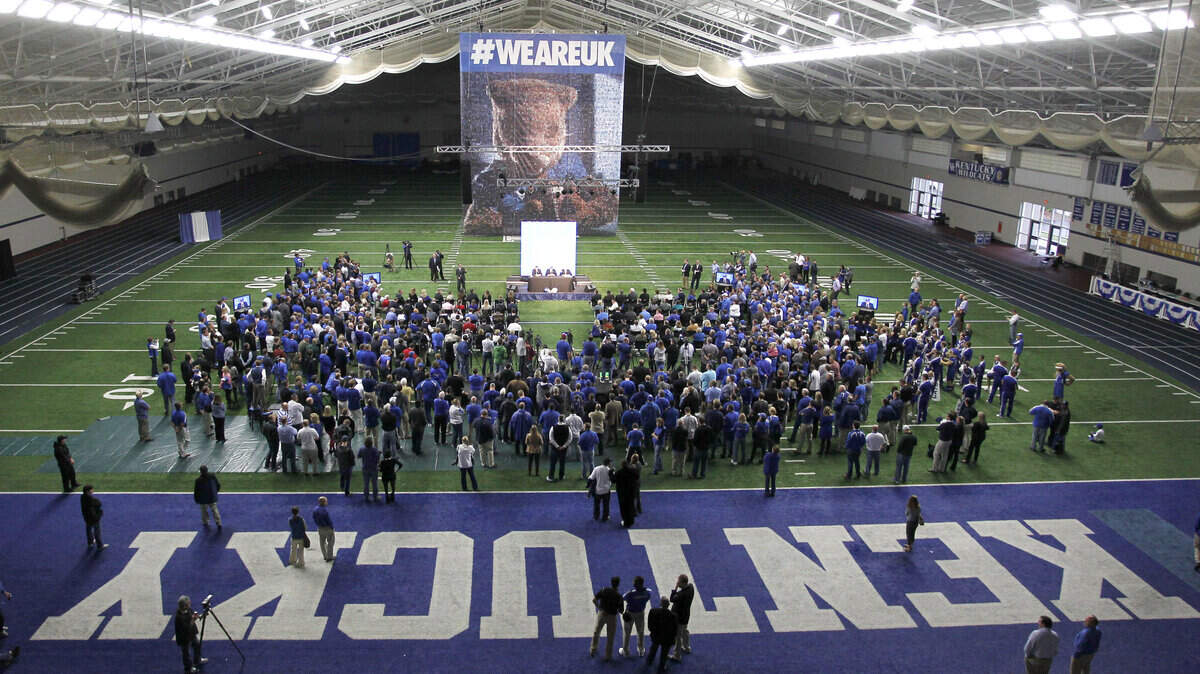 Mark Stoops drew a crowd at UK when he was announced as the new football coach.