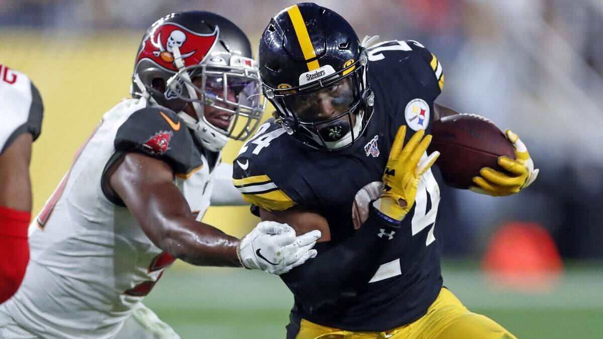 Former University of Kentucky running back Benny Snell made his NFL debut for the Pittsburgh Steelers in their preseason opener against Tampa Bay on Friday night.
