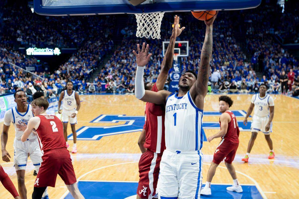 Kentucky guard Justin Edwards (1) shoots the ball against Alabama during Saturday’s game at Rupp Arena.