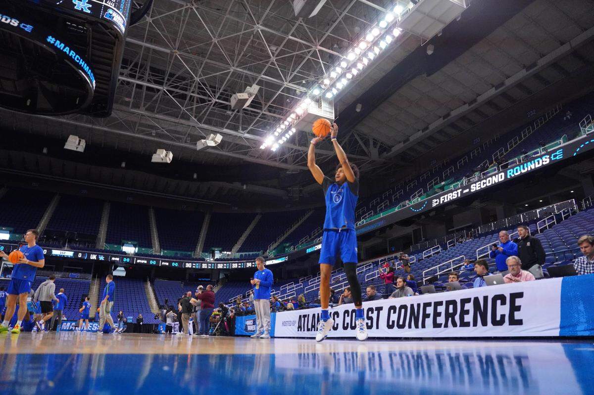 Jacob Toppin shoots during Kentucky’s practice at Greensboro Coliseum on Thursday afternoon.