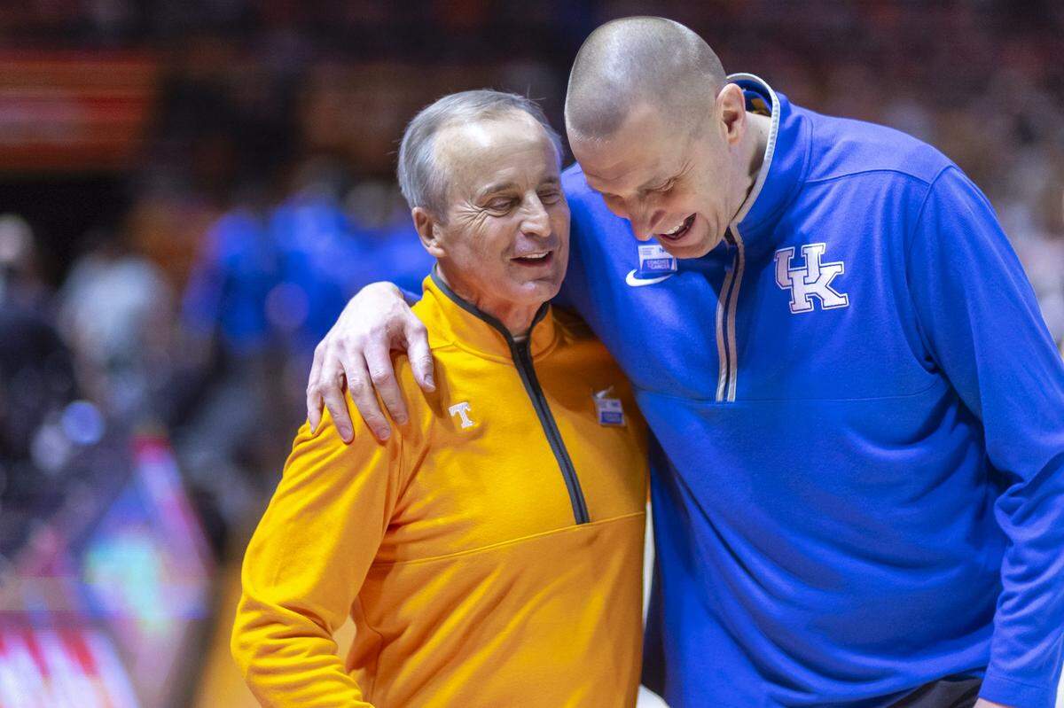 After Mark Pope, right, and Kentucky upset Rick Barnes, left, and Tennessee 78-73 last month in Knoxville, the Wildcats will be going for their fifth win over the Volunteers in the past six meetings when No. 4 UT visits No. 14 UK Tuesday night in Rupp Arena.
