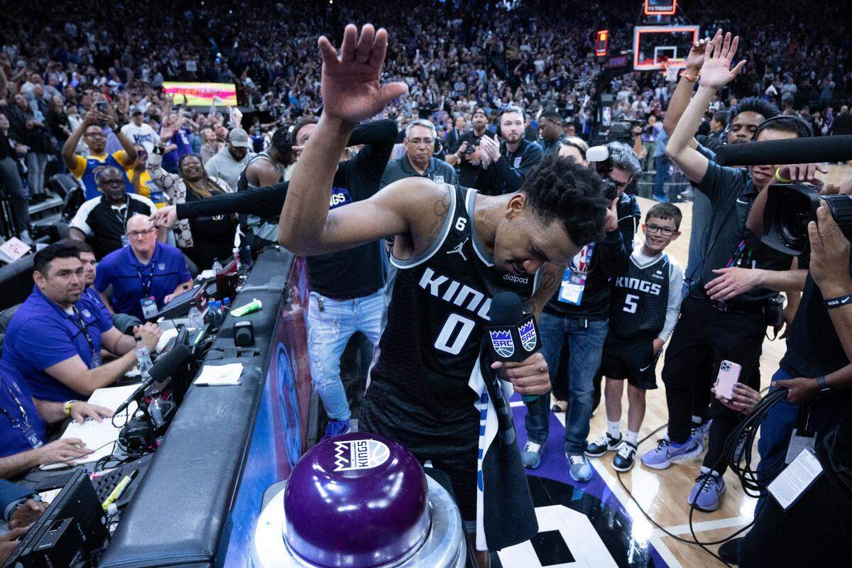 Former Kentucky star Malik Monk (0) "lights the beam" after the Kings' victory during Game 2 of their first-round NBA playoff series against the Warriors.