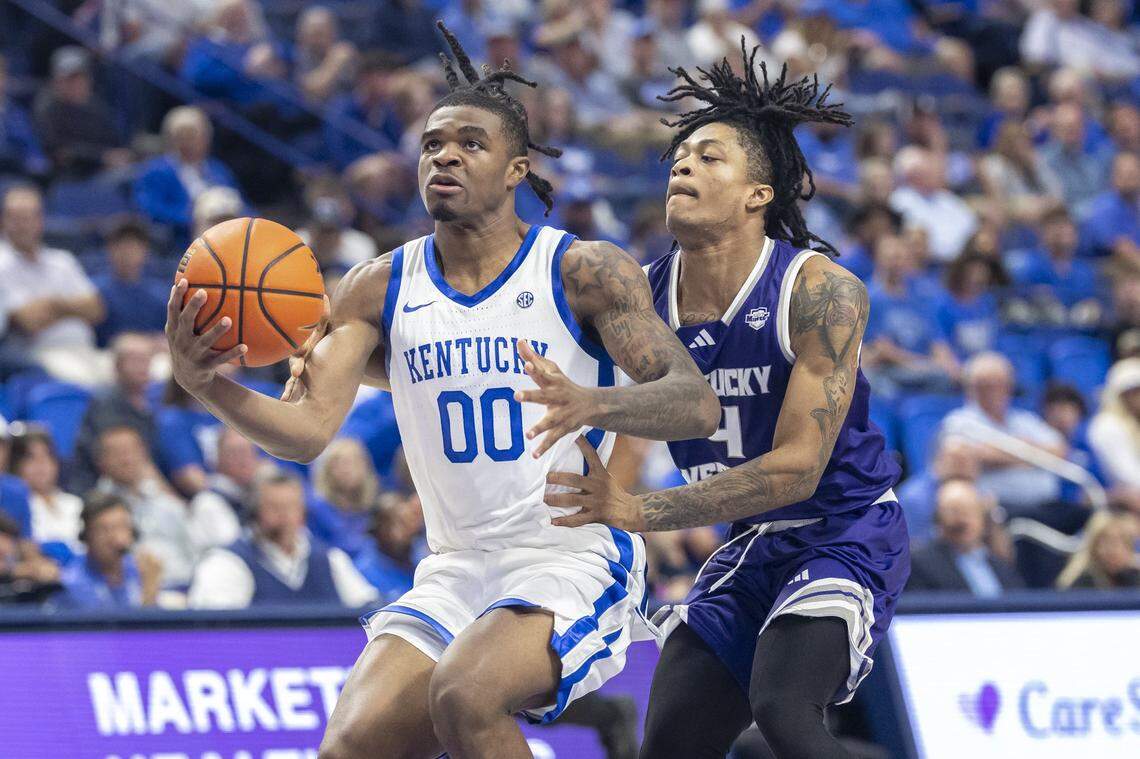 Kentucky guard Otega Oweh drives to the basket during the Wildcats’ win over Kentucky Wesleyan on Oct. 23.