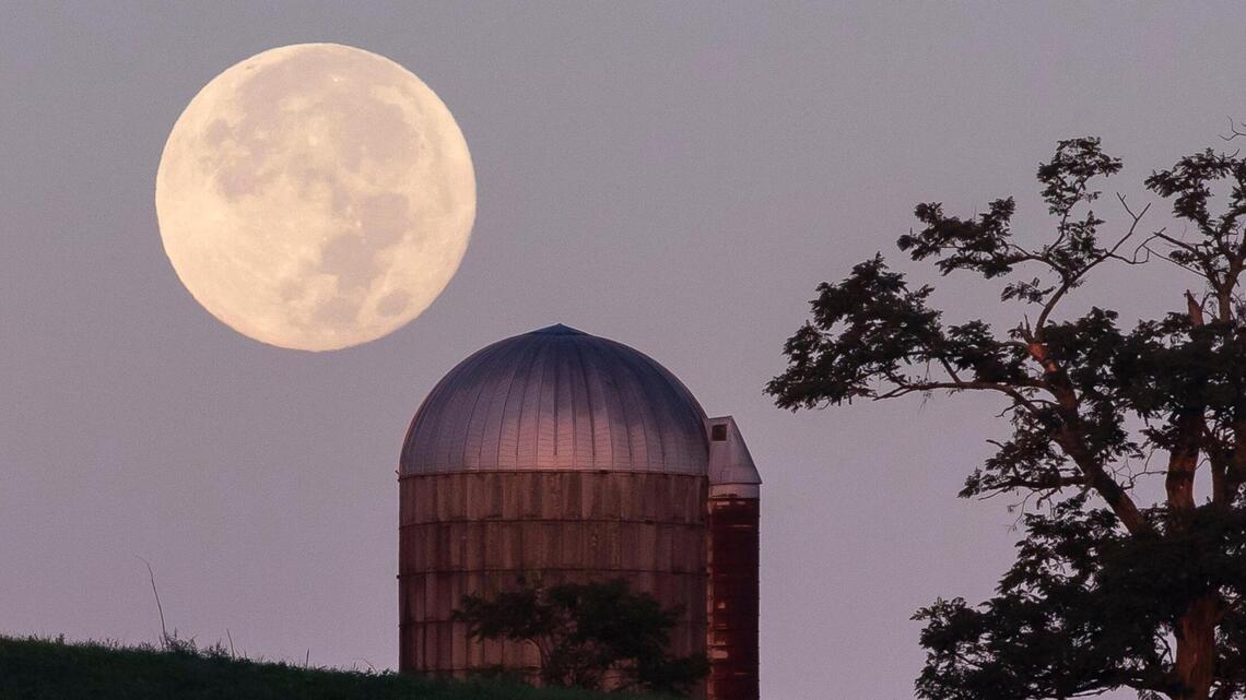 Biggest supermoon of the year, comet and meteor shower to be visible from Kentucky soon