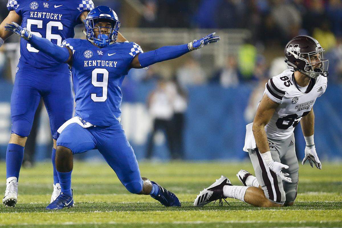 Kentucky’s Davonte Robinson (9) celebrated after breaking up a pass intended for Mississippi State’s Austin Williams in the Wildcats’ 28-7 win over the Bulldogs last season.
