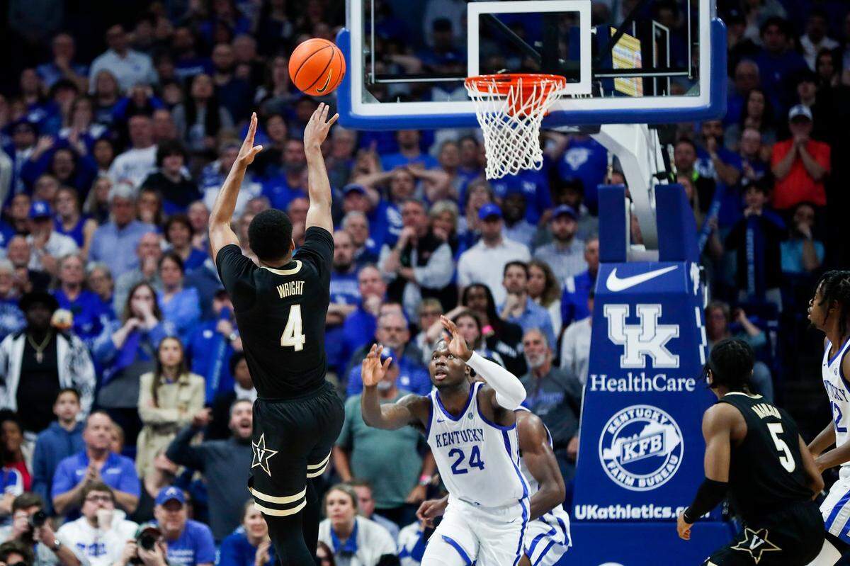 Vanderbilt guard Jordan Wright (4) shoots the game-winning shot over Kentucky forward Chris Livingston (24) during their game in Rupp Arena last year.