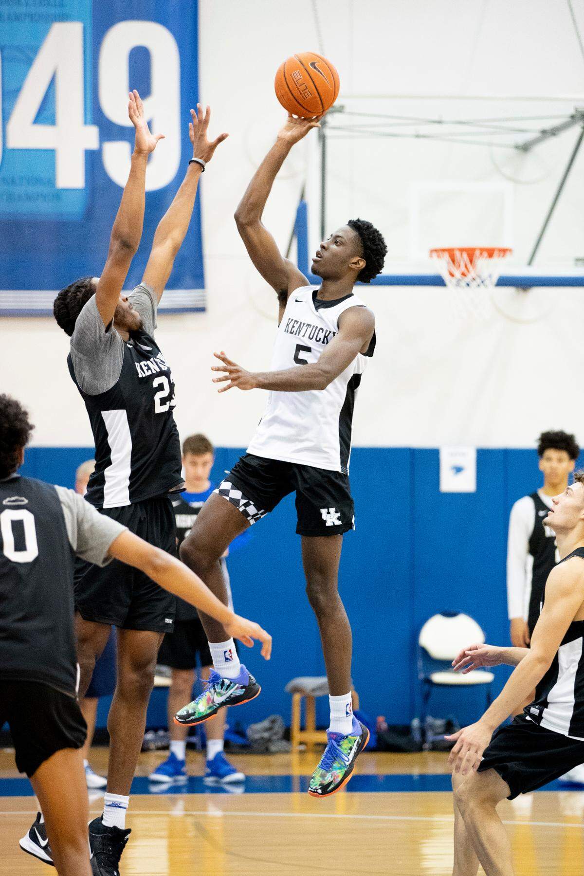 Terrence Clarke (5) soared to the basket against fellow Kentucky freshman Isaiah Jackson during a preseason practice. Clarke said he felt “blessed” to draw comparisons to former Cats such as Anthony Davis and John Wall.