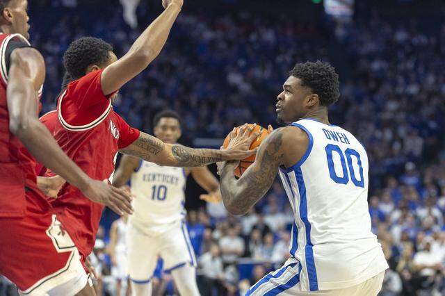 Kentucky guard Otega Oweh (00) looks to move the ball as Nicholls guard Christian Winborne defends during Tuesday’s game at Rupp Arena.