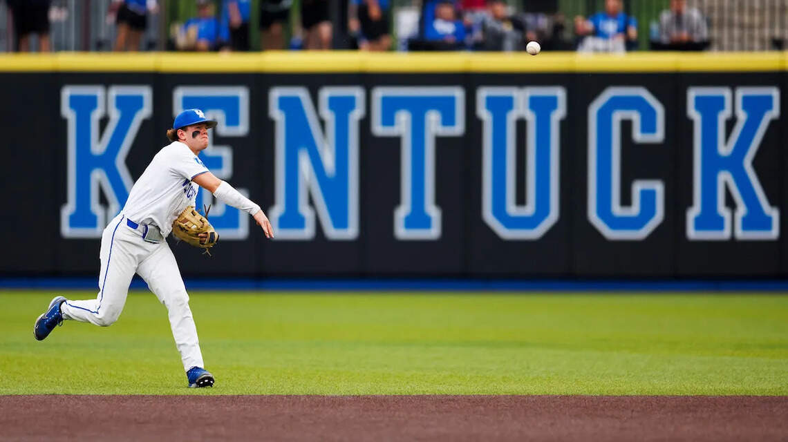 No. 8 Kentucky baseball drops series opener to No. 2 Arkansas in battle for SEC supremacy