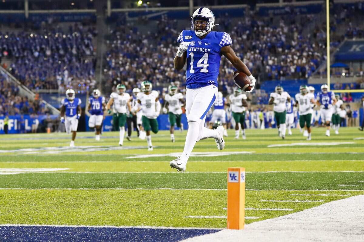 Ahmad Wagner scored on a 54-yard pass from quarterback Sawyer Smith during Kentucky’s 38-17 win over Eastern Michigan.