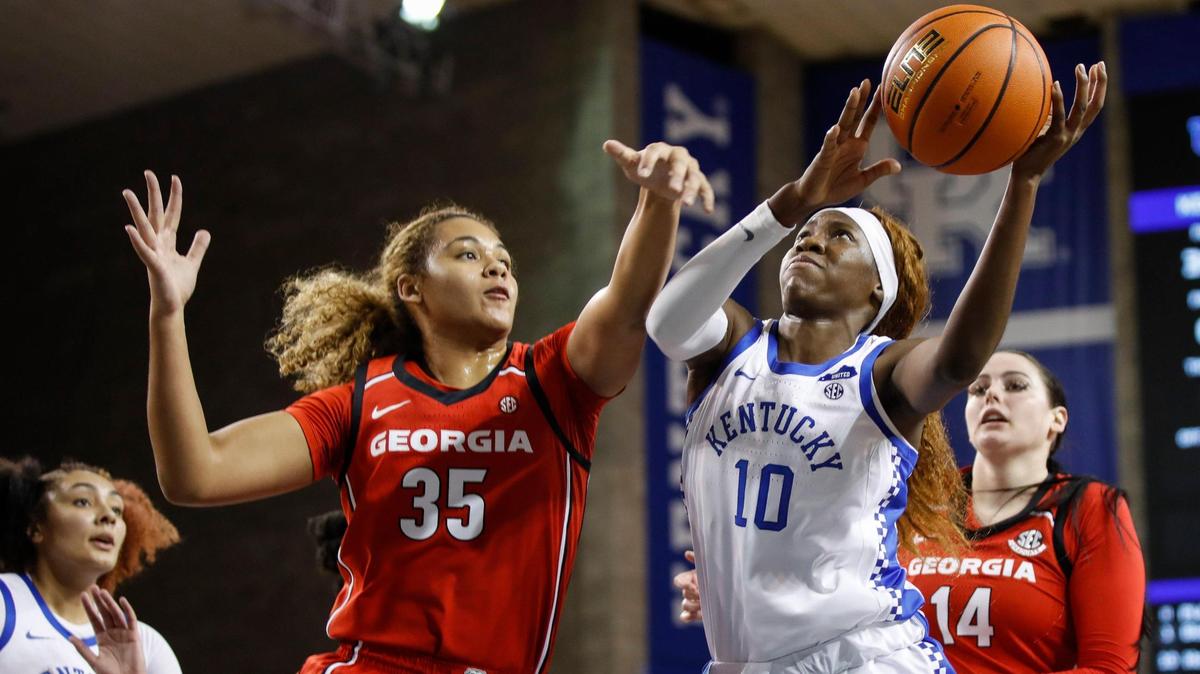 Kentucky All-American Rhyne Howard (10) will be showcased Sunday in a nationally televised contest against fellow All-American Aliyah Boston of South Carolina.