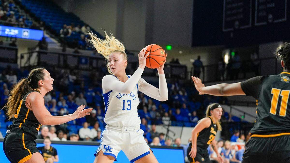 Kentucky center Clara Strack (13) has had 14 points-rebounds double-doubles in 2024-25.