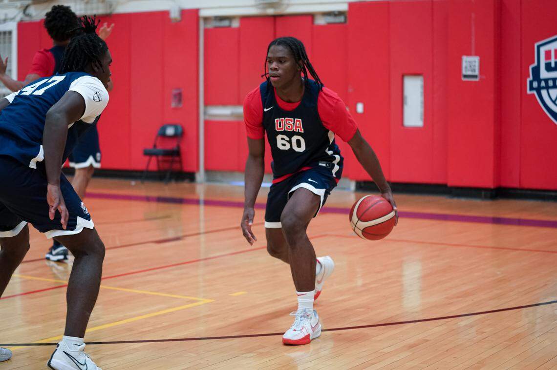 Class of 2026 recruit Jordan Smith Jr. (60) reported a scholarship offer from Kentucky in September.